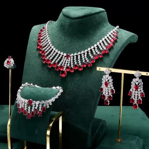 طقم فضي تصميم الماس (عدة الوان)