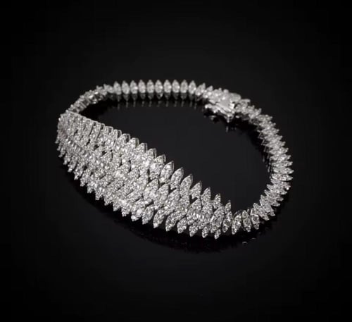 طقم بتصميم عصري (فضي و ذهبي)