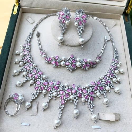 طقم فضي مرصع باللؤلؤ (عدة الوان)