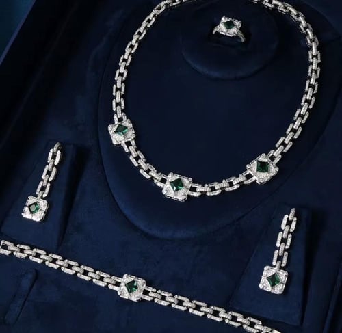 طقم فضي (عدة الوان)