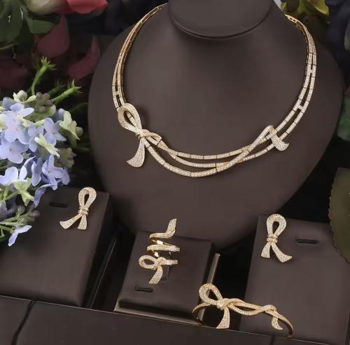 طقم ( فضي او ذهبي )