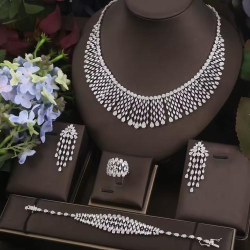 طقم فضي تصميم الماس