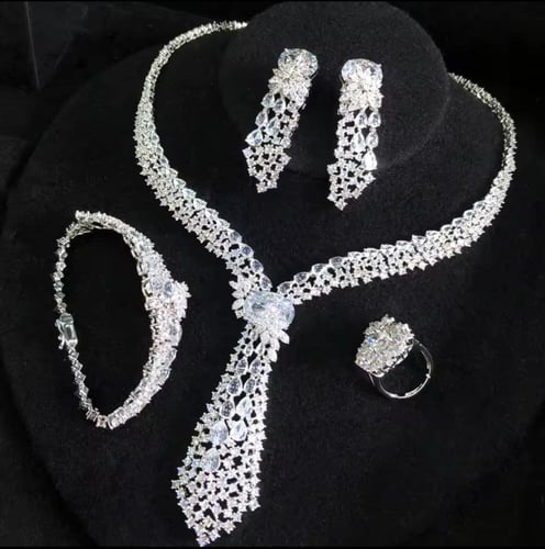 طقم فضي (عدة الوان)