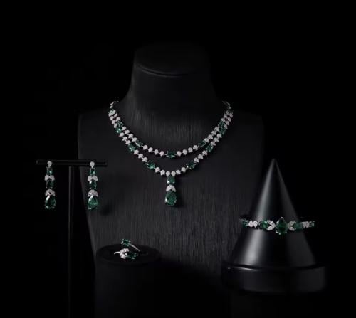 طقم فضي (عدة خيارات)