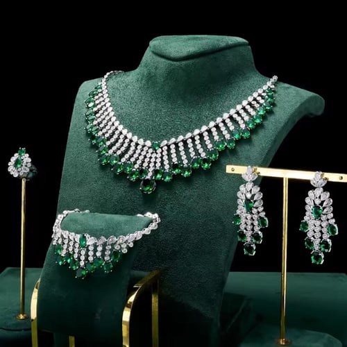 طقم فضي تصميم الماس (عدة الوان)