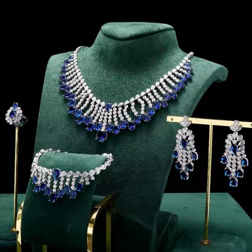 طقم فضي تصميم الماس (عدة الوان)