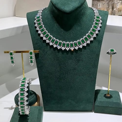 طقم فضي (عدة الوان)