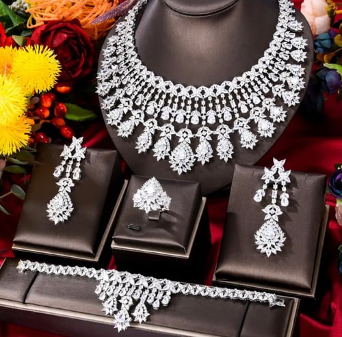 طقم فضي (عدة الوان)