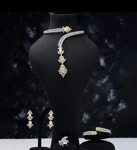 طقم فضي (عدة الوان)