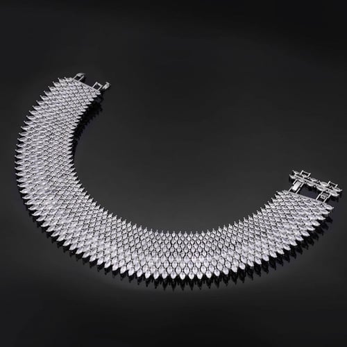 طقم فضي مخنق