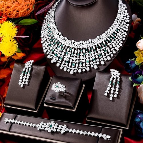 طقم فضي (عدة الوان)