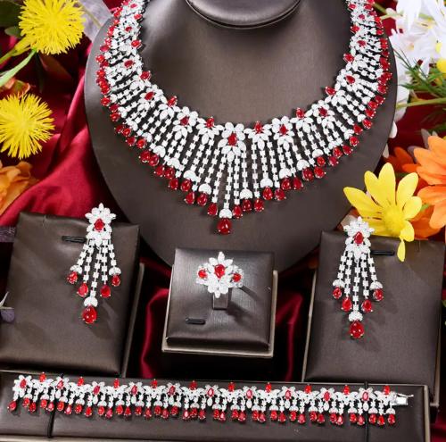 طقم فضي (عدة الوان)