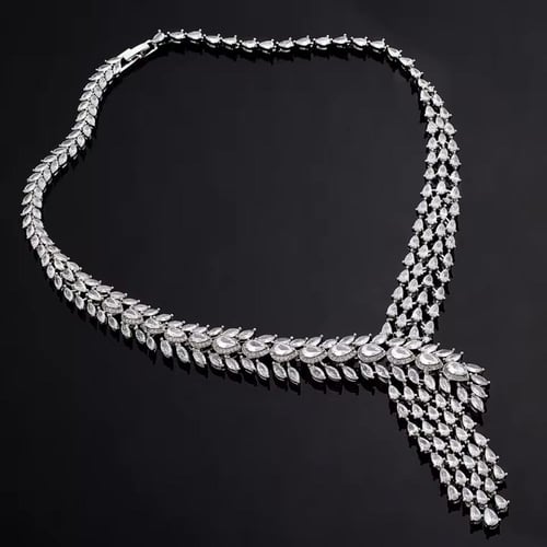 طقم فضي تصميم مميز