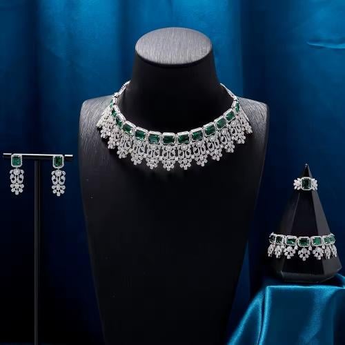 طقم فضي مخنق (عدة الوان)