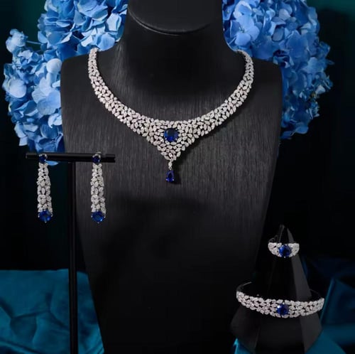 طقم فضي (عدة الوان)