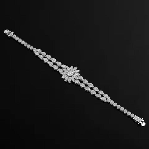 طقم فضي تصميم مميز