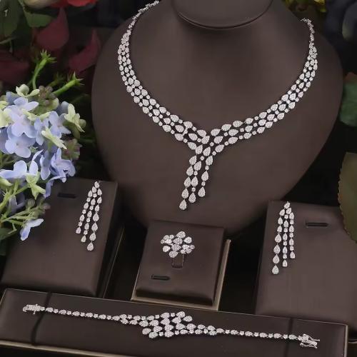 طقم فضي تصميم الماس