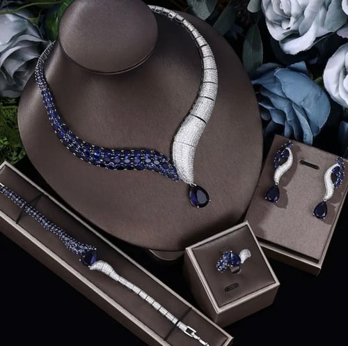 طقم فضي ( عدة الوان)