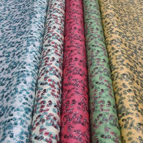 قطن العمودي بنقشة وردية صغيرة