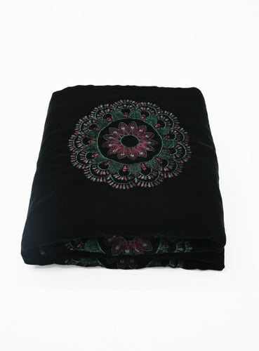 أقمشة قطيفة شتوية مطرز