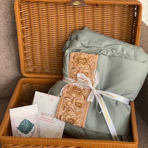 Ramadan gift - Wicker bag with a kaftan dress