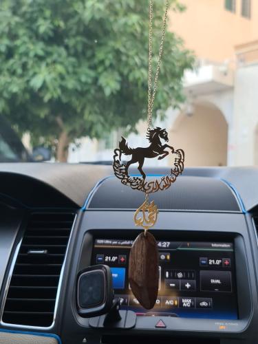 تعليقة سيارة خيل مع كسرت عود