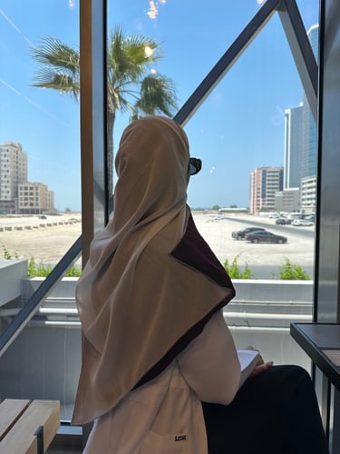 طرحة دبل فيس عنابي - ابيض لمعة