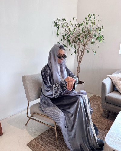 عباية مخمل ستريتش رمادي