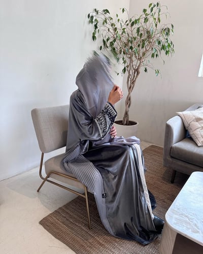 عباية مخمل ستريتش رمادي