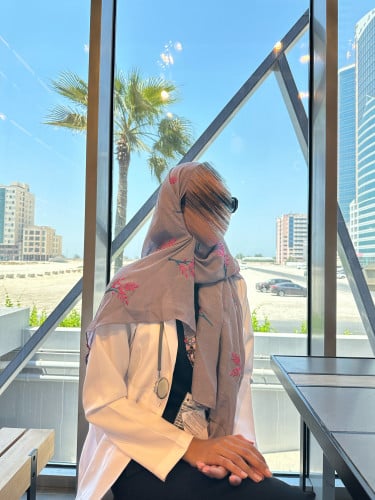 طرحة لينن رمادية مطرزة