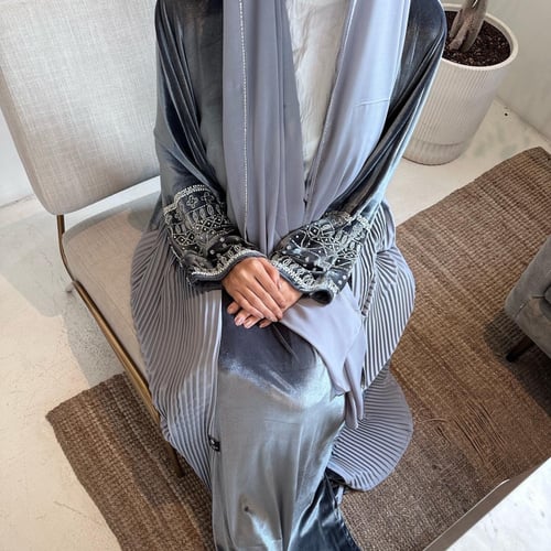 عباية مخمل ستريتش رمادي