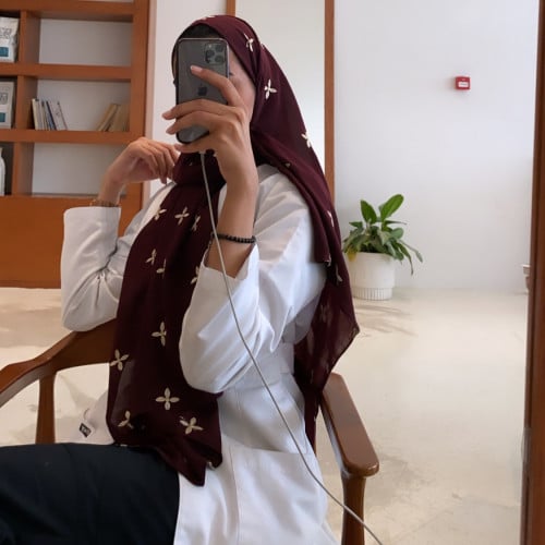 طرح مطرزة " عنابي( ماروني)"