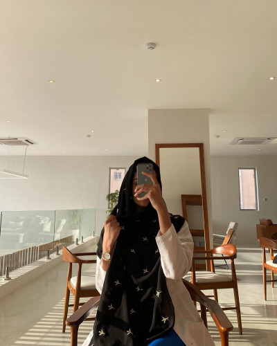 طرحة مطرزة “ اسود و ذهبي "