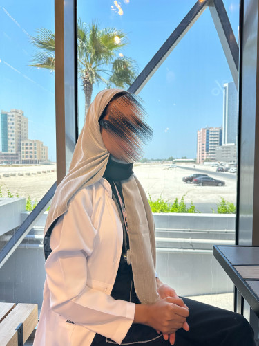 طرحة دبل فيس اسود - ابيض لمعة