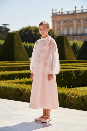 فستان ساده مع طبقه تل مزينه بالورد من ٨ سنوات الى...