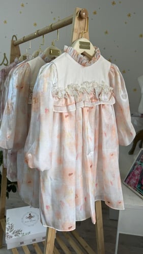 فستان راقي لايت اورنج بقماش كوري بشك عالصدر