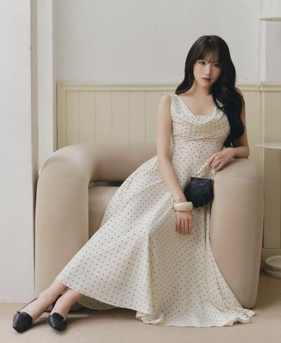 فستان العمر المحير هادئ وانسيابي