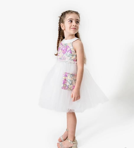 فستان التل باللونين الوردي والابيض