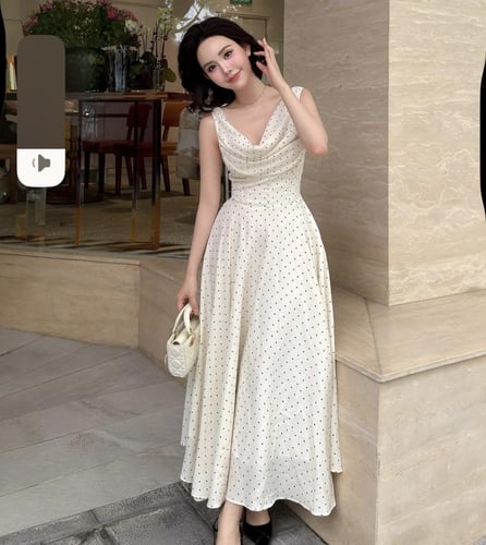 فستان العمر المحير هادئ وانسيابي