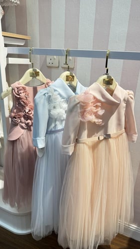 فستان ناعم بقماش الكريب والتل + شنطه