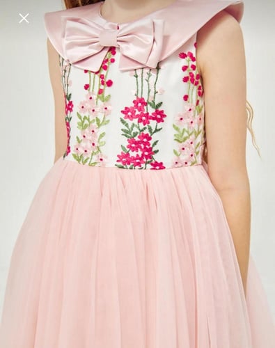 فستان تل بتطريز مميز