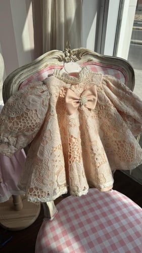 فستان خوخي دانتيل للمواليد من ٦ أشهر إلى ٣سنوا