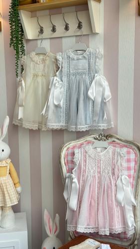 فستان مواليد ازرق تطريز عالصدر اسباني charo