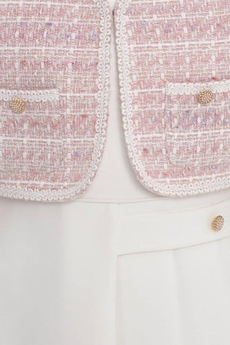 فستان ابيض + جاكيت وردي من ٣ ل ٧ سنوات