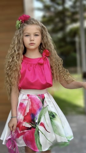 تايور انيق باللونين الفوشي والاخضر + اكسسوار شعر