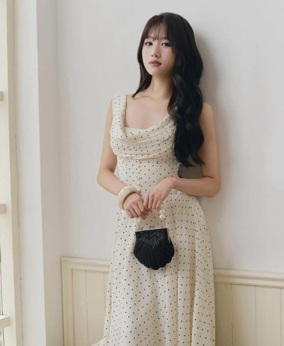 فستان العمر المحير هادئ وانسيابي