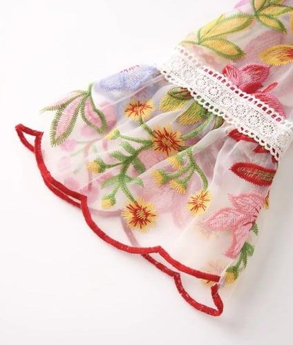 فستان مارلو مزين بالزهر البارز مع أكمام طويله