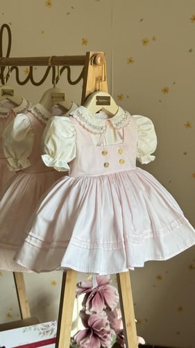 فستان بيبي بينك مع ياقه مطرزه