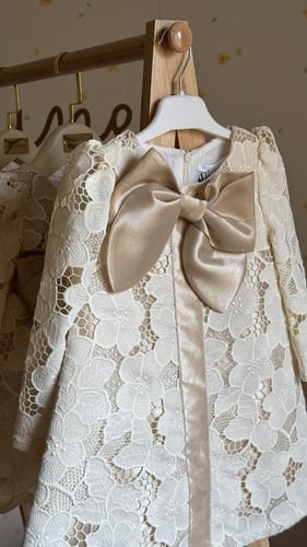 فستان دانتيل قصه A من ٤ سنوات الى ٩ سنوات