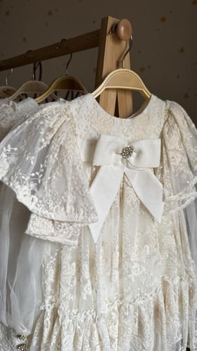 فستان دانتيل سكري + طوق شعر من ٦ إلى ١٠ سنوات